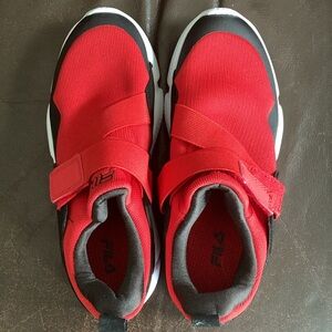 NWOT Boys Fila Tennis Shoes-Size 6